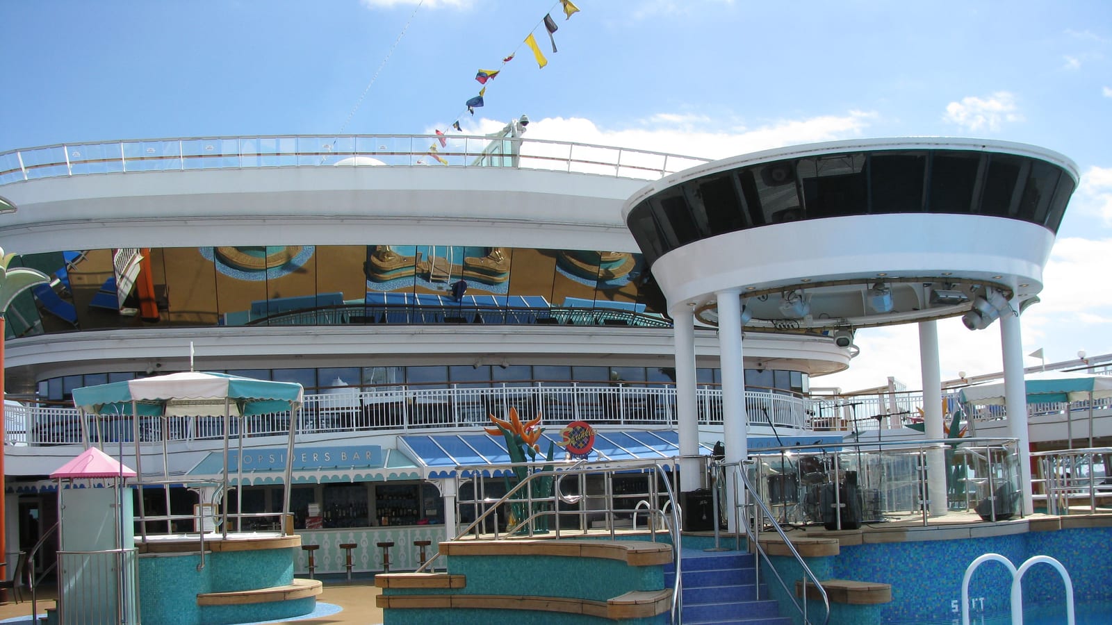 Norwegian Dawn pool deck on a sea day.