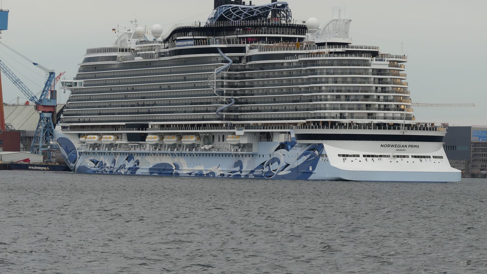 Norwegian Prima entering Kiel.