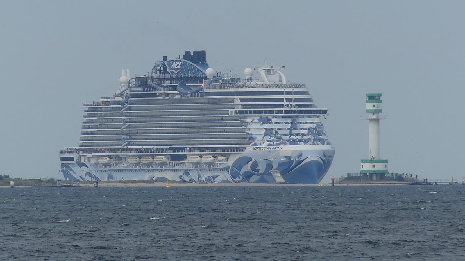 Norwegian Prima entering Kiel.